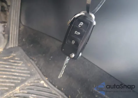 2014 Volkswagen Passat 1.8T Wolfsburg Edition z USA, uszkodzony, nr VIN 1VWAT7A34EC084632